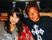明日香さん(左)との結婚が明らかになった井上