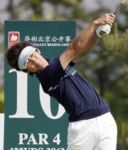 5アンダーで4位につけた中島雅生(共同)