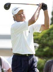 ティーショットを放つ青木(撮影・梅根麻紀)