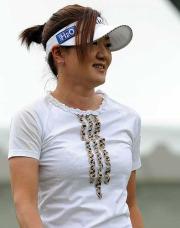 笑顔を見せる服部道子（撮影・桜井希望）