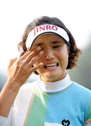 ２７歳の誕生日に優勝を決めた全美貞はインタビューで号泣する