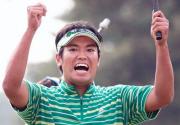 18番 バーディーを決め武藤は雄たけび(撮影・中島郁夫)