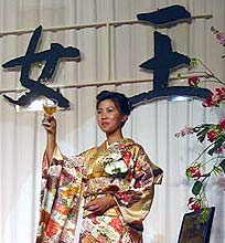 地元熊本市内で開かれた「賞金女王獲得祝賀会」で乾杯する上田桃子