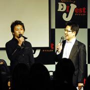 吉本大樹(左)とメーン司会のピエール北川(撮影・大津賢一)