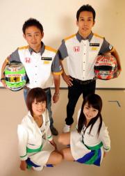 左上から道上、小暮。左下から五十子さん、葉月さん（撮影・水谷安孝）