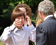ブッシュ大統領(右)と談笑する大神(AP=共同)