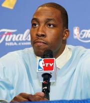敗戦後インタビューに答えるハワード（ＮＢＡ．ｃｏｍモバイル）