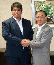 柔道上川、市長表敬訪問「金メダル誓う」 - 柔道ニュース