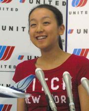 カナダから帰国し中部国際空港で会見を行った浅田真央（撮影・上野竜一）