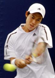 全米ＯＰの男子シングルス１回戦でフアン・モナコを破った錦織圭（共同）