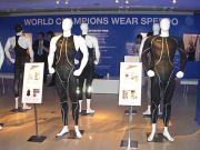 会場内にはレーザー・レーサーを含めた過去80年のスピードの水着を展示