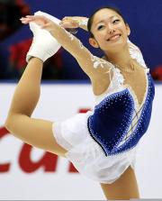 女子フリー、笑顔で演技する2位となった安藤美姫(共同)