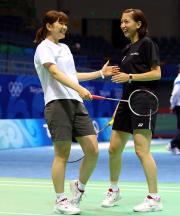 潮田玲子(左)と小椋久美子