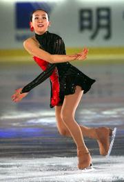 鮮やかな滑りをみせる浅田真央（撮影・清水貴仁）