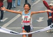 ０１年９月のベルリンマラソンで、世界最高記録で優勝の高橋尚子（共同）