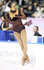 女子フリーでトリプルアクセルを成功させた浅田真央（共同）