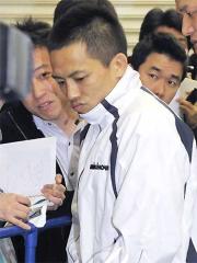 全日本選抜体重別選手権の準決勝で敗れ、引き揚げる野村忠宏＝５日