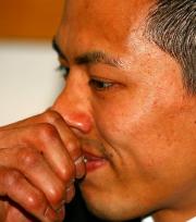 会見で目を潤ませる野村忠宏(撮影・山岸満)
