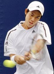 男子シングルス１回戦でフアン・モナコを破った錦織圭（共同）