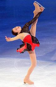 エキシビションで流麗に演技する浅田真央（撮影・浅見桂子）