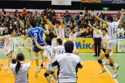 優勝を決め喜びを爆発させる東レの選手たち