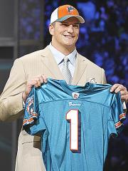 NFLドラフト会議でドルフィンズに指名されたJ・ロング(AP=共同)