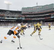 フェンウェイパークでNHLの屋外試合が開催された(AP)