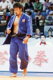 男子９０キロ級３回戦で敗れた小野卓志（共同）