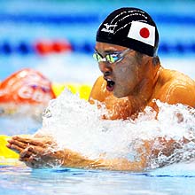 男子２００メートル平泳ぎ決勝で力泳する北島（撮影・下田雄一）