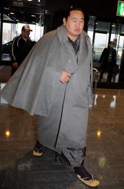 モンゴルに帰国する朝青龍（撮影・柴田隆二）