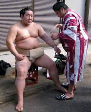 春日野部屋への出げいこを行った朝青龍（撮影・近間康隆）