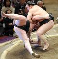 朝青龍、若い力に冷や汗／夏場所 - 大相撲ニュース
