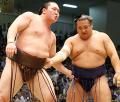 白鵬のど輪耐え全勝キープ／名古屋場所 - 大相撲ニュース