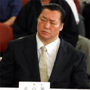 横綱審議委員会けいこ総見で険しい表情を見せる北の湖理事長