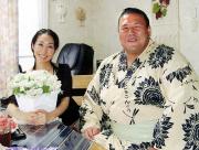 十両の土佐ノ海と婚約者の中川京子さん