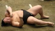 万全にはほど遠い状態で名古屋場所を迎える朝青龍