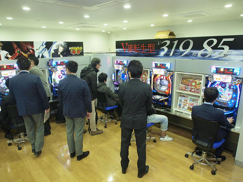西陣が開催した「PハイスクールD×D」の内覧会の様子