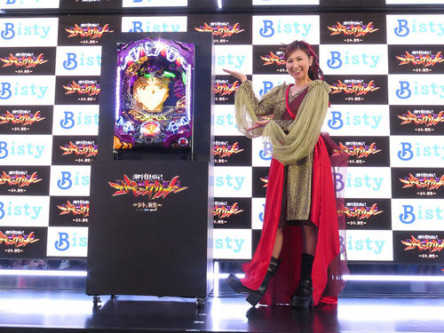 フィールズが発表した「新世紀エヴァンゲリオン ～シト、新生～」を紹介する高橋洋子