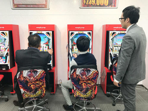 ニューギンが開催した「パチスロ ハナペカ」の内覧会