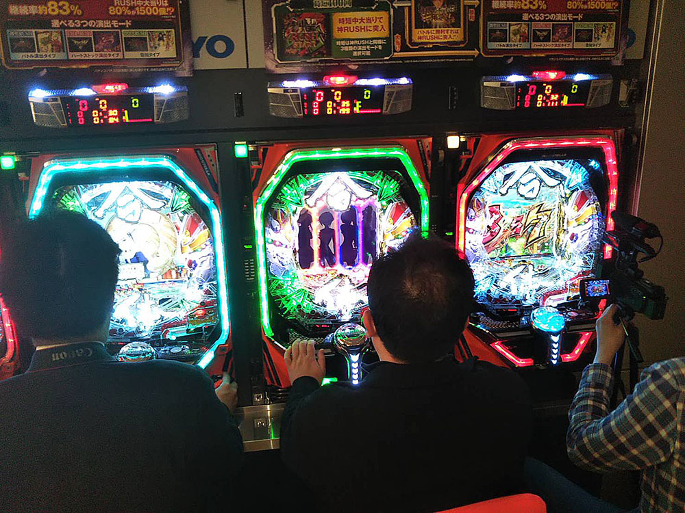 SANKYOが都内で開催した「Pフィーバーアクエリオン ALL STARS」の内覧会