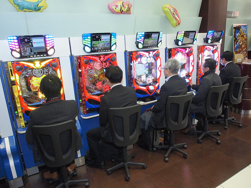三洋物産が開催した「P大工の源さん超韋駄天」の内覧会