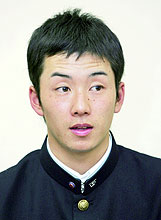 インタビューに答える早大の斎藤佑樹(共同)