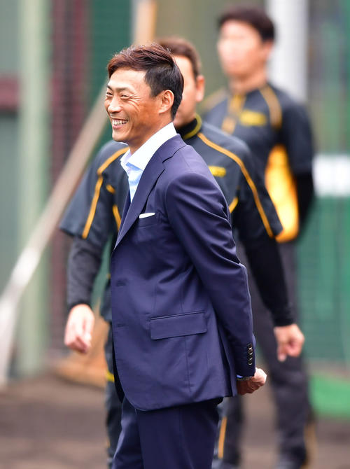 宜野座を訪れる桧山進次郎氏(撮影・清水貴仁)