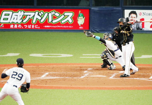 4回表阪神2死、大山は空振り三振に倒れる。投手田嶋（撮影・加藤哉）