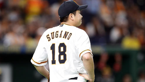 巨人対ソフトバンク　1回表ソフトバンク1死満塁、松田宣の打球を坂本勇が三塁悪送球して2点を献上し、悔しがる菅野（撮影・浅見桂子）