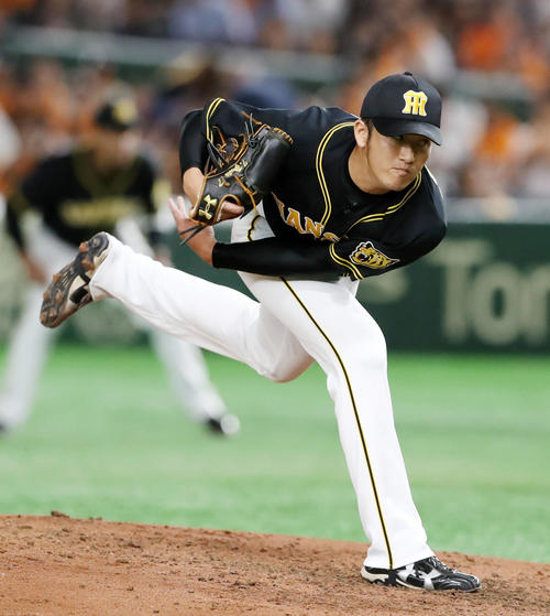 巨人対阪神　3回裏、阪神2番手で登板する岩貞（撮影・加藤哉）