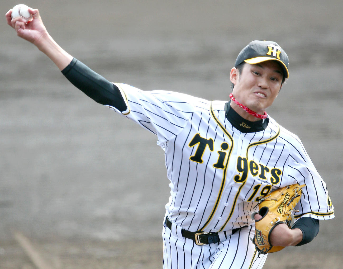 阪神対日本ハム　力強い投球をする藤浪（撮影・上山淳一）