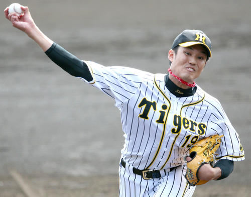 阪神対日本ハム　力強い投球をする藤浪（撮影・上山淳一）