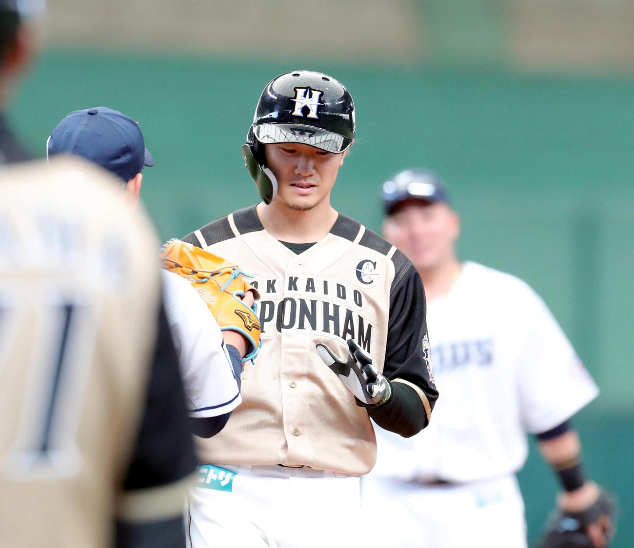 西武対日本ハム　1回表日本ハム無死一塁、けん制でアウトになる一塁走者の西川（撮影・佐藤翔太）