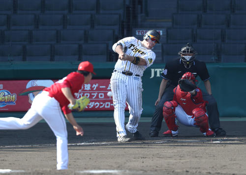 阪神対広島　5回裏阪神2死二、三塁、二ゴロに倒れるボーア（撮影・前田充）